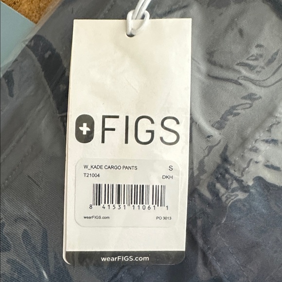NWT/in bag FIGS Dark Blue Cargo Pants - Picture 2 of 2